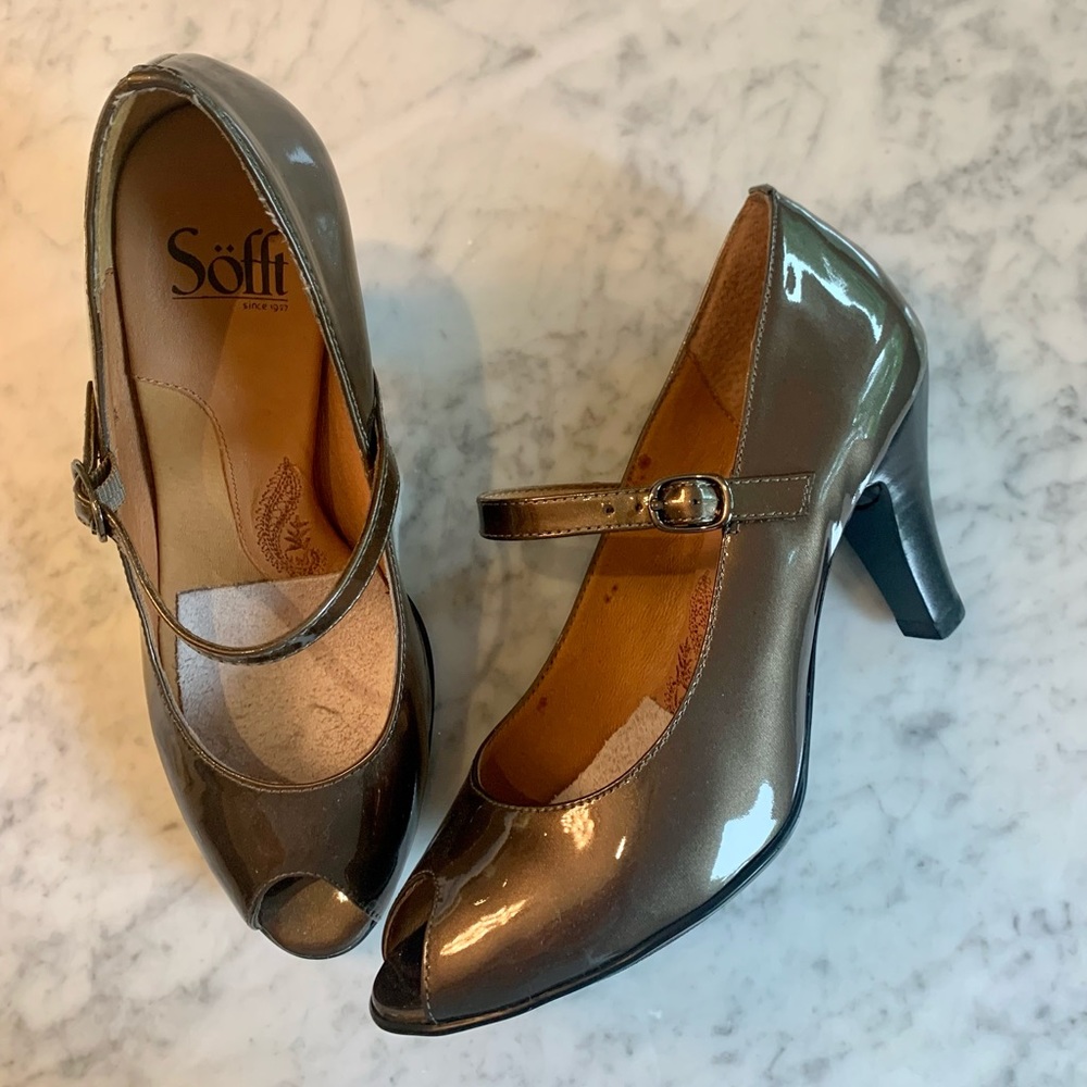 Sofft Shoes Silver High Heel Peep Toes